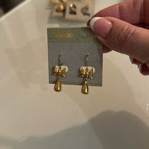 Vintage dangling bows